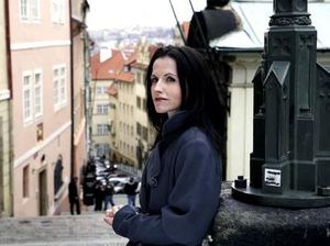 Siapakah Dolores ORiordan di Luar The Cranberries? Siapakah Dolores ORiordan di Luar The Cranberries?