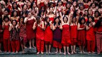 Mengintip Wanita Nepal Mandi Suci di Festival Swasthani Brata Katha
