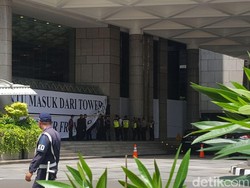 Tower II BEI Dikosongkan, Puslabfor Periksa Selasar yang Ambruk