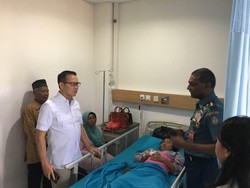 Jenguk Korban Selasar BEI Ambruk, Cagub Sumsel Ajak Ortu Korban