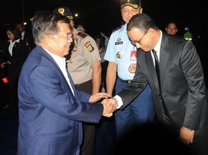 Median: JK Endorse Anies Tantang Jokowi Median: JK Endorse Anies Tantang Jokowi