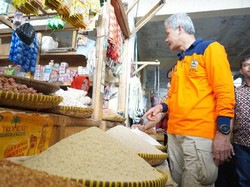Beras Impor Masuk Jelang Panen Raya, Ganjar Telepon Mentan