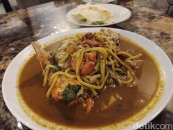 KRAH: ​Ayo, ​Bersantai ​Menikmati ​Kopi Aceh ​Ditemani​ Roti Canai Durian​!​