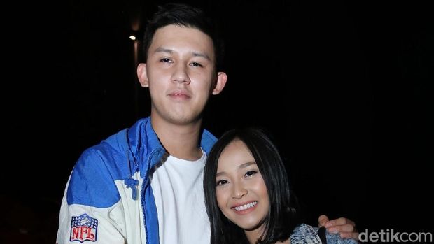 Jevin Julian dan Rinni Wulandari