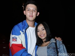 Dikaruniai Anak, Jevin Julian Posting Foto Kenangan Digendong Sissy Priscillia