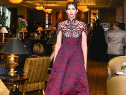 Intip Busana Rancangan Sebastian Gunawan untuk Imlek 2018