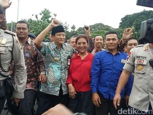 Sambangi Pendemo Cantrang, Susi Disambut Selawat