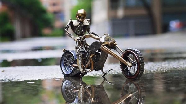 Kamu Nggak akan Duga, Miniatur Keren Ini Terbuat dari Rongsokan