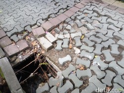 Dear Pak Wali, Trotoar di Solo Ini Rusak dan Bahayakan Pejalan Kaki