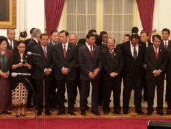 Senyum Teten Saat Hadiri Pelantikan Moeldoko Jadi KSP