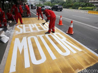 Foto: Jalur Khusus Sepeda Motor di Jalan Thamrin