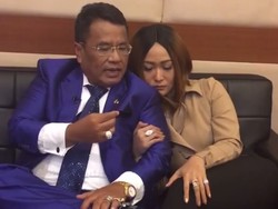 Momen Kemesraan Inul dan Hotman Paris