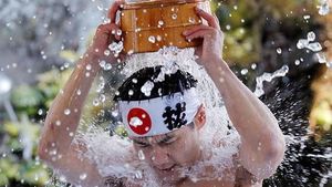 Foto: Wah, Ada Upacara Mandi Bareng di Jepang!
