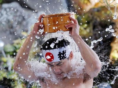 Foto: Wah, Ada Upacara Mandi Bareng di Jepang!