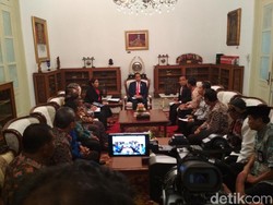 Didampingi Susi, Jokowi Terima Nelayan Cantrang di Istana