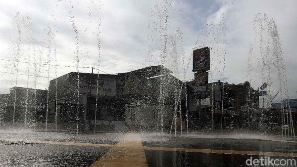 Air Mancur Menari, 24 Jam Nonstop di Taman Jatiasih Bekasi