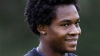 Layu sebelum berkembang. Manucho dibeli Manchester United pada Januari 2008 dari Petro Atletico, usai Sir Alex Ferguson terkesan melihat aksinya saat trial. Dia langsung dipinjamkan sampai akhir musim 2008/2009 dan cuma sempat bermain setengah musim untuk MU di musim berikutnya. Namanya lenyap setelah itu. (Foto: PAUL ELLIS/AFP PHOTO)