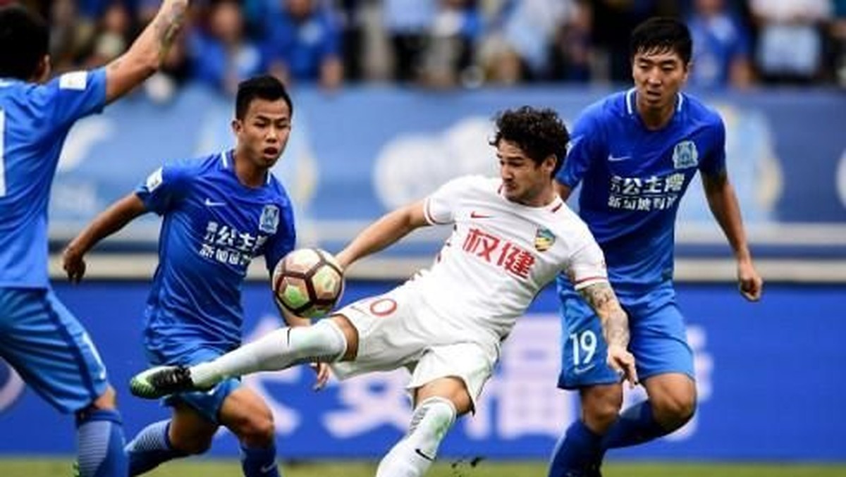 Pato sedang beraksi bersama Tianjin Quanjian (AFP / STR)