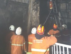 Wahana Permainan Tunjungan Plaza III Terbakar, 8 Damkar Dikerahkan