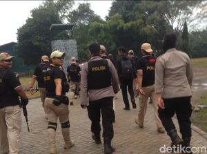 Video Polisi Bersenjata Berjaga di Gedung Eks TPI Video Polisi Bersenjata Berjaga di Gedung Eks TPI