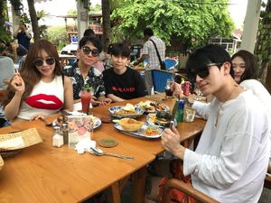 Buktikan Bali Aman, 30 Selebriti Korea Liburan ke Pulau Dewata