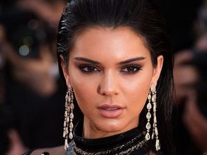Kendall Jenner Pose Tanpa Busana, Netizen Salah Fokus ke Jari Kakinya