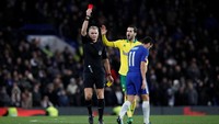 Pedro mendapat kartu merah di menit ke-177. David Klein/Reuters.