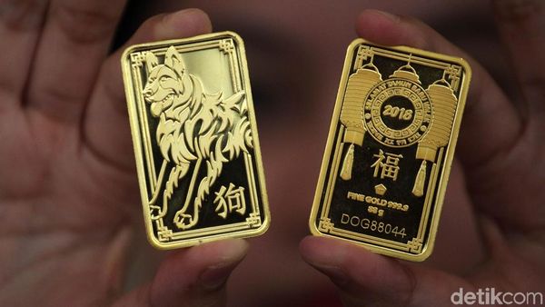 Lucunya, Ada Emas Batangan Gambar Shio Anjing Tanah