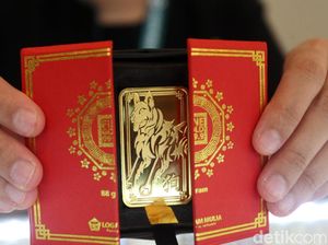 Wanita Ini Rela Rogoh Rp 56 Juta Demi Emas Shio Anjing Tanah