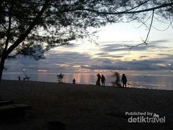 Saat-saat Pagi yang Malu Menyapa Pulau Derawan