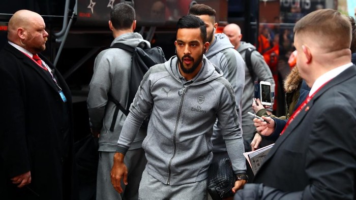 BOURNEMOUTH, ENGLAND - JANUARY 14:  Theo Walcott of Arsenal arrives at the stadium prior to the Premier League match between AFC Bournemouth and Arsenal at Vitality Stadium on January 14, 2018 in Bournemouth, England.  (Photo by Clive Rose/Getty Images)
