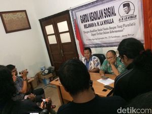 Relawan La Nyalla Buka Posko Pengaduan Mahar Politik di Surabaya Relawan La Nyalla Buka Posko Pengaduan Mahar Politik di Surabaya