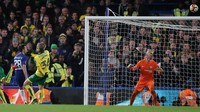 Jamal Lewis menyamakan kedudukan menjadi 1-1 di menit ke-90. Peter Cziborra/Reuters. Peter Cziborra/Reuters.