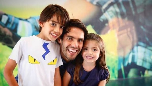 Potret Mesra Legenda AC Milan, Kaka, dan 2 Anaknya