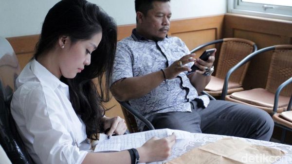 Raut Wajah Gracia Indri saat Mediasi