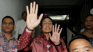 Lambaian Tangan Sandi Uno Usai Diperiksa Polisi