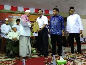 Begini Harapan Menteri Luhut ke Santri Ponpes Lirboyo