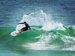 Foto: Begini Jadinya Kalau Chris Hemsworth Surfing