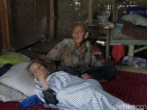 Rumah Tiga Mbah-mbah di Ponorogo yang Viral Mulai Diperbaiki Rumah Tiga Mbah-mbah di Ponorogo yang Viral Mulai Diperbaiki