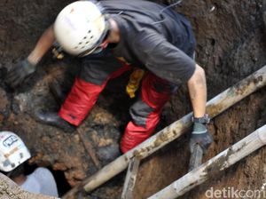 Penggalian Bungker Karamat Sukabumi Dihentikan Penggalian Bungker Karamat Sukabumi Dihentikan