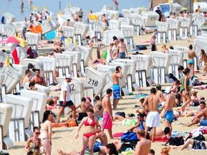 Menikmati Alam di Jerman, Kenapa Sambil Telanjang?