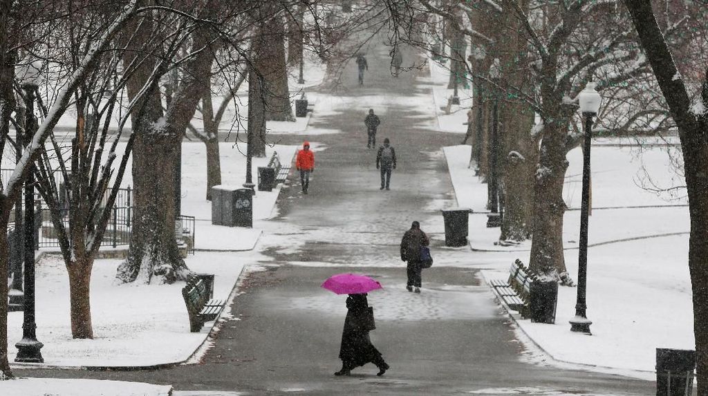 Foto: Badai Salju Terjang Massachusetts AS dan Tewaskan 4 Orang