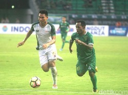 Sepuluh Pemain Persebaya Tahan Imbang PS TNI