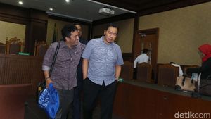 Wajah Tegang Penyuap Eks Dirjen Hubla Divonis 4 Tahun Penjara
