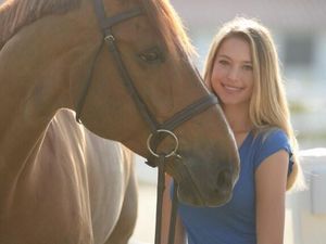 Foto: Putri Cantik Steve Jobs, Kuda & Pantai