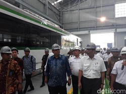 Luhut Cerita Tolak Keras Kereta LRT Jabodebek Pakai Produk Impor