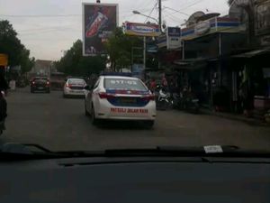 Bak Film Laga, Begini Aksi 6 Mobil Polantas Kejar Truk Curian Bak Film Laga, Begini Aksi 6 Mobil Polantas Kejar Truk Curian