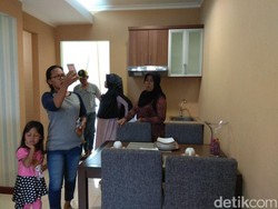 Warga Penasaran Lihat Rumah DP Rp 0 Anies-Sandi