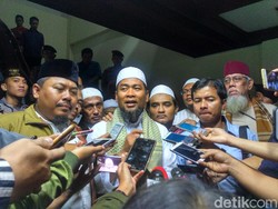 Usai Diperiksa, Ustaz Zulkifli Disambut Massa dengan Takbir