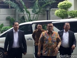 Ke KPK, Agung Laksono Mengaku Dipanggil soal Besuk Novanto di RS